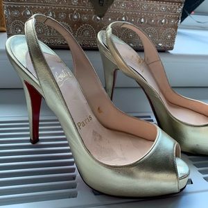 Christian Louboutin Gold Leather Heels w. Peep Toe